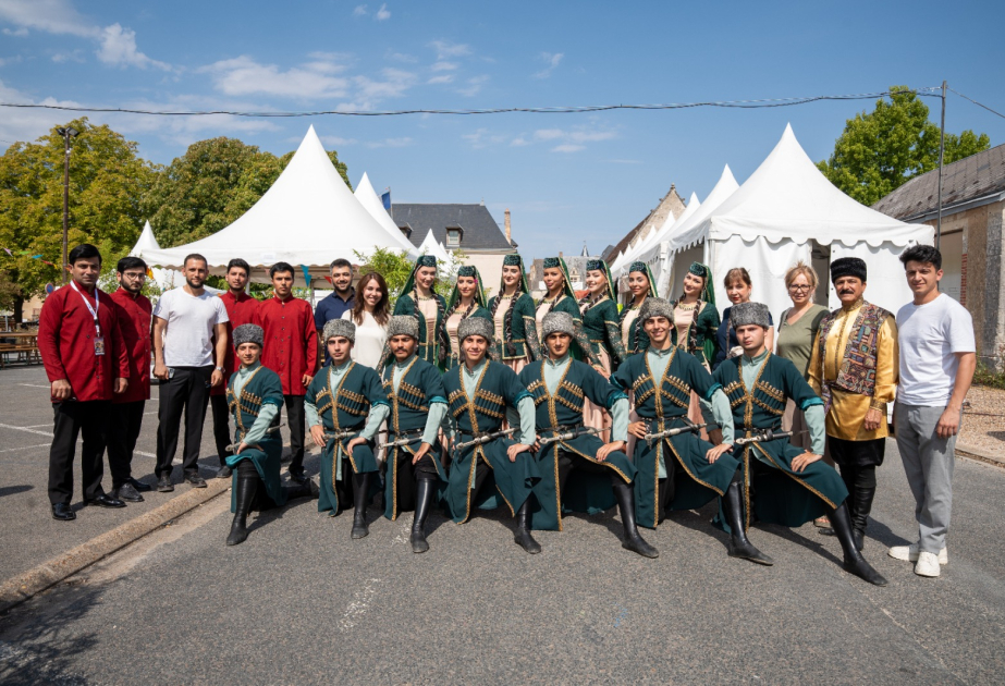 Azərbaycanın zəngin mədəni irsi Fransada keçirilən beynəlxalq folklor festivalında təqdim olunub