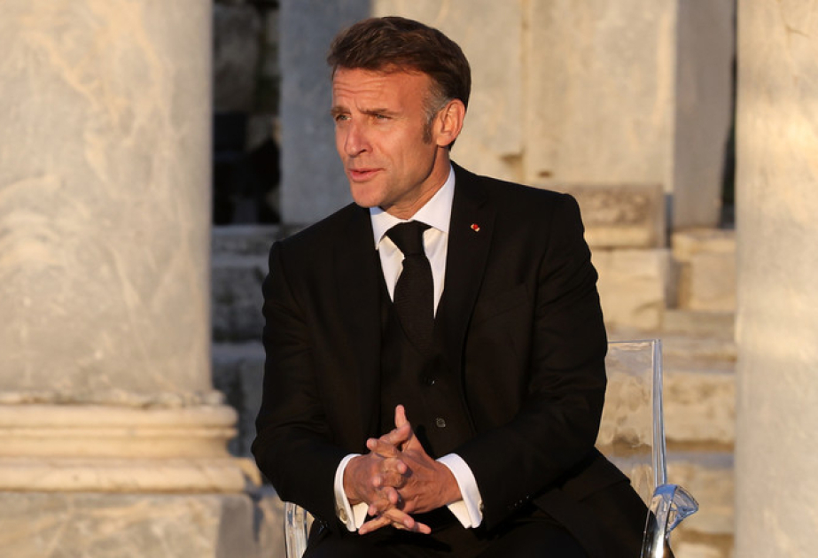 Fransada meşə yanğınları fonunda Makron məzuniyyətə çıxdığı üçün müxalifətin tənqidinə məruz qalıb