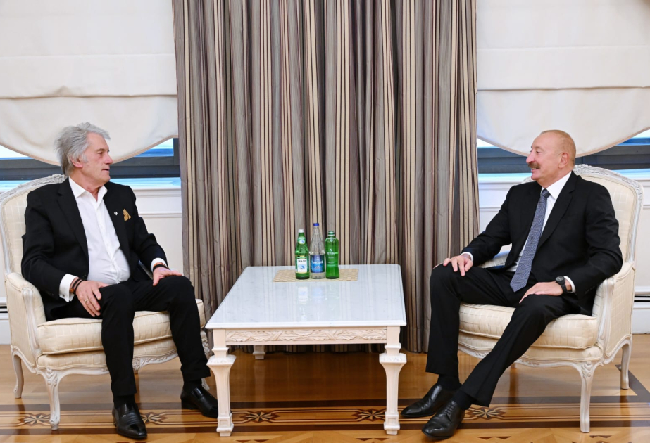 Präsident Ilham Aliyev trifft ehemaligen ukrainischen Präsidenten Wiktor Juschtschenko