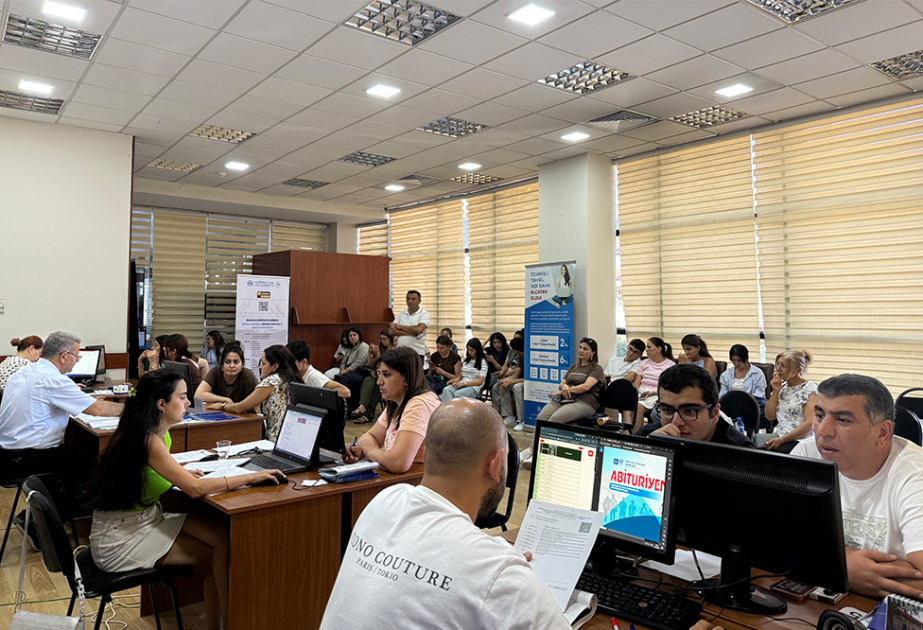 Abituriyentlərə peşəkar məsləhət və informasiya dəstəyi göstərilir