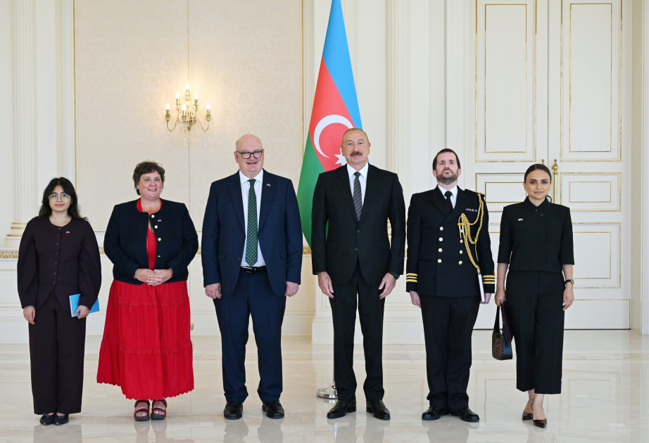 Le président Ilham Aliyev reçoit les lettres de créance du nouvel ambassadeur britannique en Azerbaïdjan