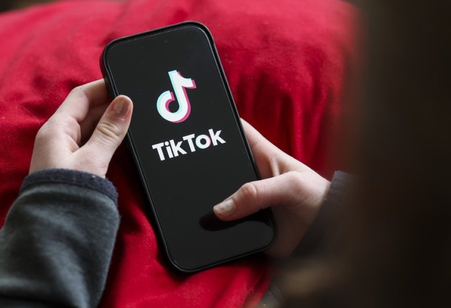 “TikTok” şəxsi mesajlar vasitəsilə pul köçürmələrinə başlaya bilər