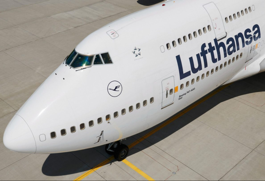 Frankfurt-Çikaqo aviareysini yerinə yetirən “Lufthansa” təyyarəsi Şotlandiyaya məcburi eniş edib
