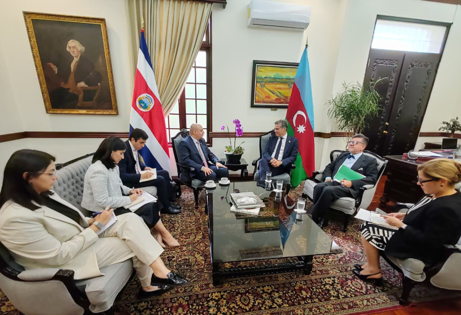 El nuevo Embajador de Azerbaiyán presenta copias de estilo de las cartas credenciales al Ministro de Relaciones Exteriores de Costa Rica