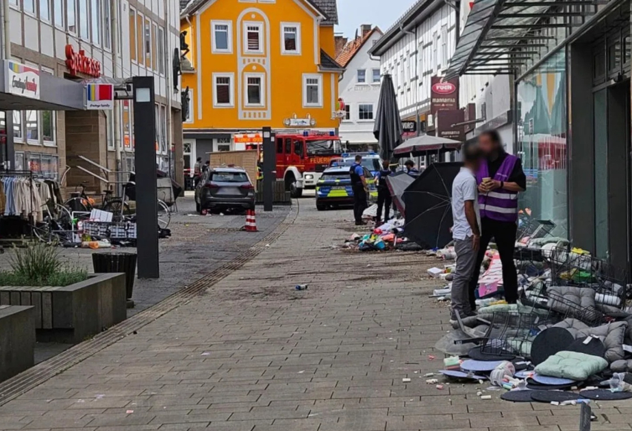 Almaniyada avtomobil piyada zonasına daxil olub, 8 nəfər xəsarət alıb