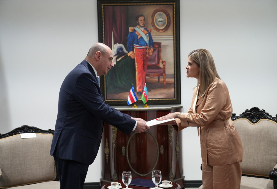 Azərbaycan səfiri etimadnaməsini Kosta Rika Prezidentinə təqdim edib