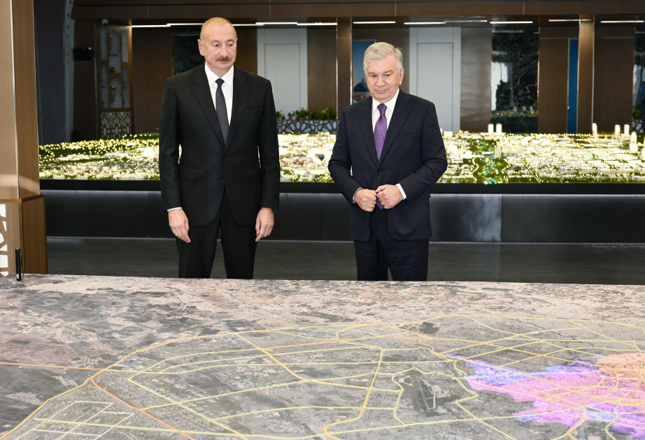 Präsident Ilham Aliyev besichtigt Usbekistans größtes Städtebauprojekt „Neu-Taschkent“