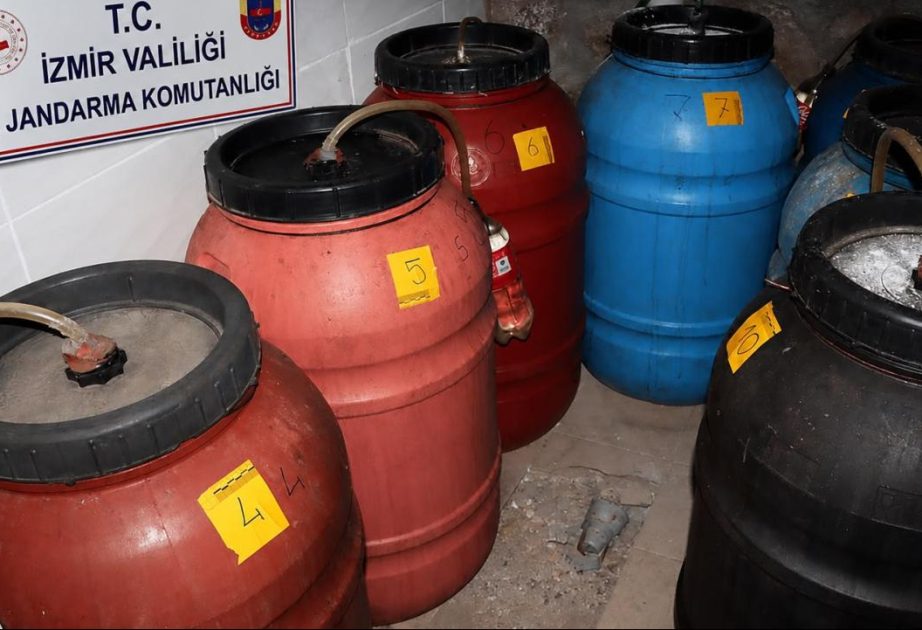 İzmirdə 2200 litr saxta spirtli içki müsadirə edilib