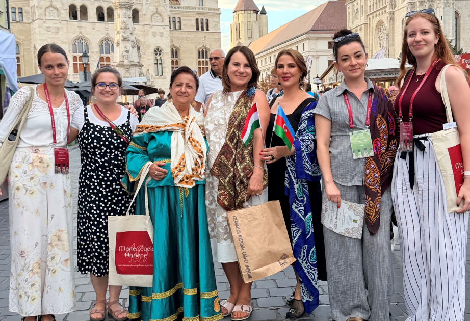 Azərbaycan Milli Xalça Muzeyi Budapeştdə keçirilən 40-cı Beynəlxalq Xalq Sənətkarları Festivalında iştirak edib