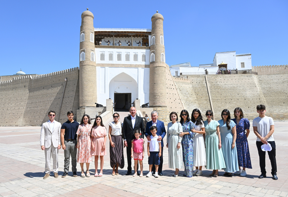 Presidents and First Ladies of Azerbaijan and Uzbekistan visited Ark Fortress in Bukhara VIDEO