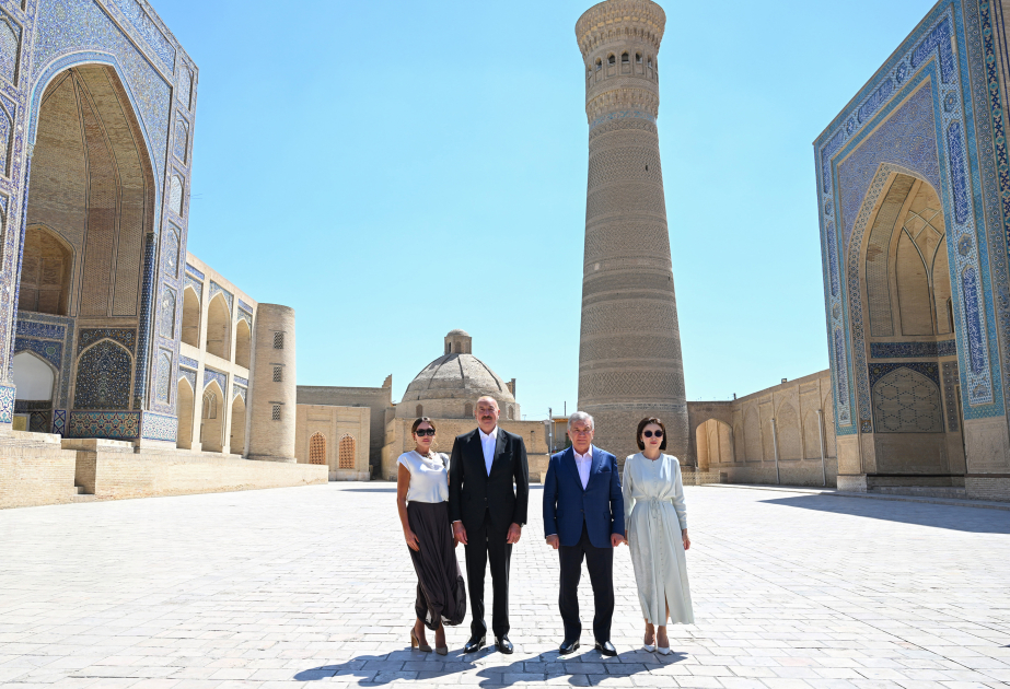 Президенты и первые леди Азербайджана и Узбекистана ознакомились с комплексом «Пои-Калян» в Бухаре ВИДЕО