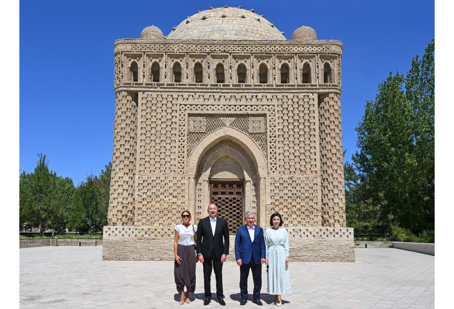 Los Presidentes y las Primeras Damas de Azerbaiyán y Uzbekistán visitan el mausoleo de Ismail Samani en Bujará – ACTUALIZADO