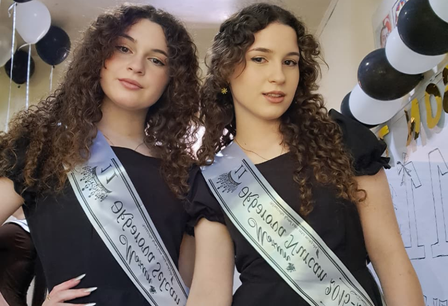 Xaçmazlı əkiz bacılar eyni ixtisasa qəbul olublar