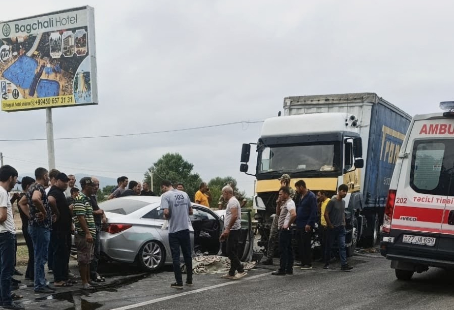 Şabranda yük və minik avtomobilləri toqquşub, ölən var