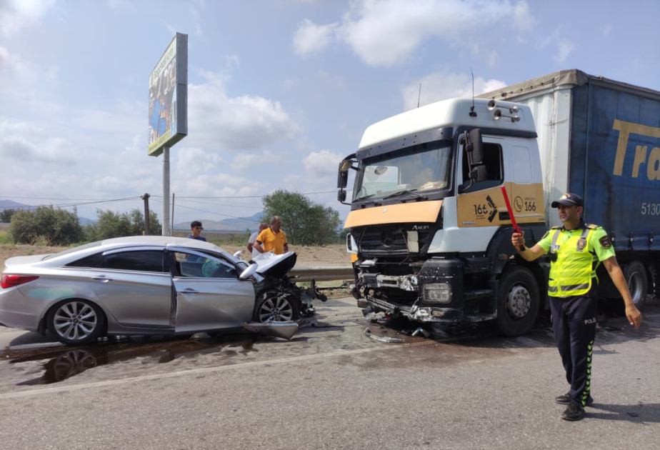 Şabranda yük və minik avtomobilləri toqquşub, ölən var