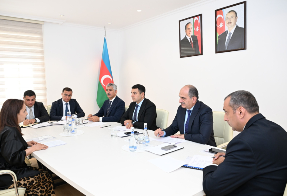 Adil Kərimli Laçın şəhərində vətəndaşların müraciətlərini dinləyib