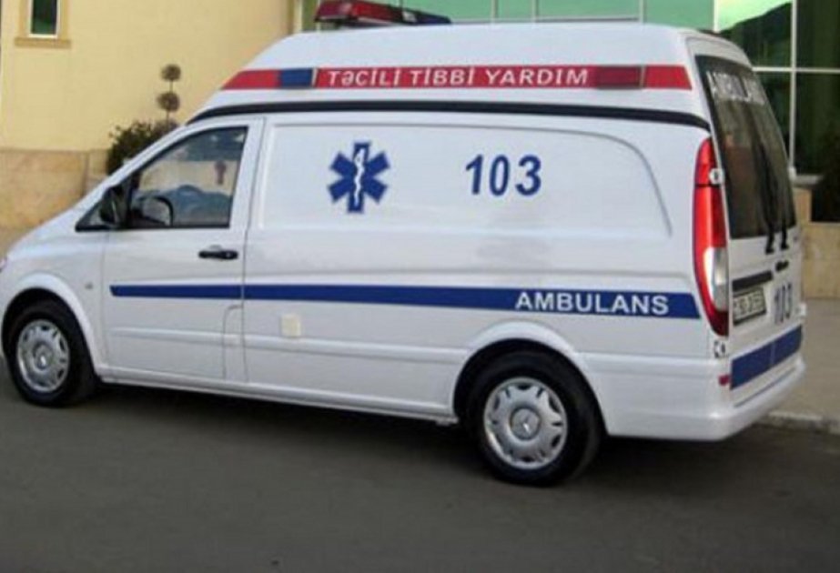 Bakıda güclü külək nəticəsində 2 nəfər xəsarət alıb