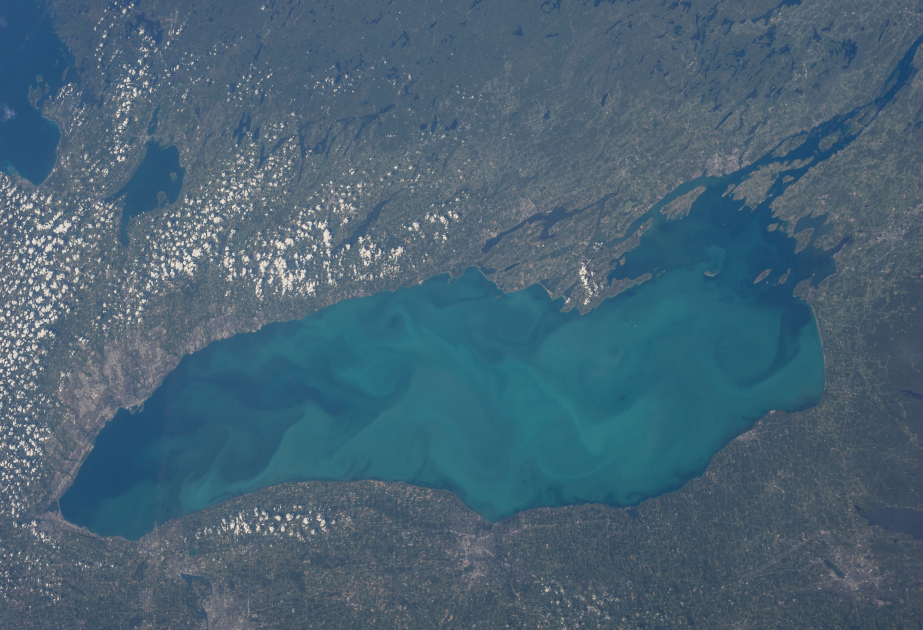 Trump ordonne de rebaptiser le lac Ontario « lac America »