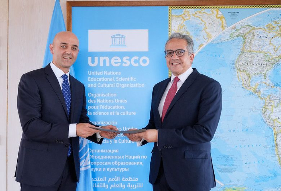 Azərbaycanın UNESCO-dakı yeni daimi nümayəndəsi etimadnaməsini Baş direktora təqdim edib