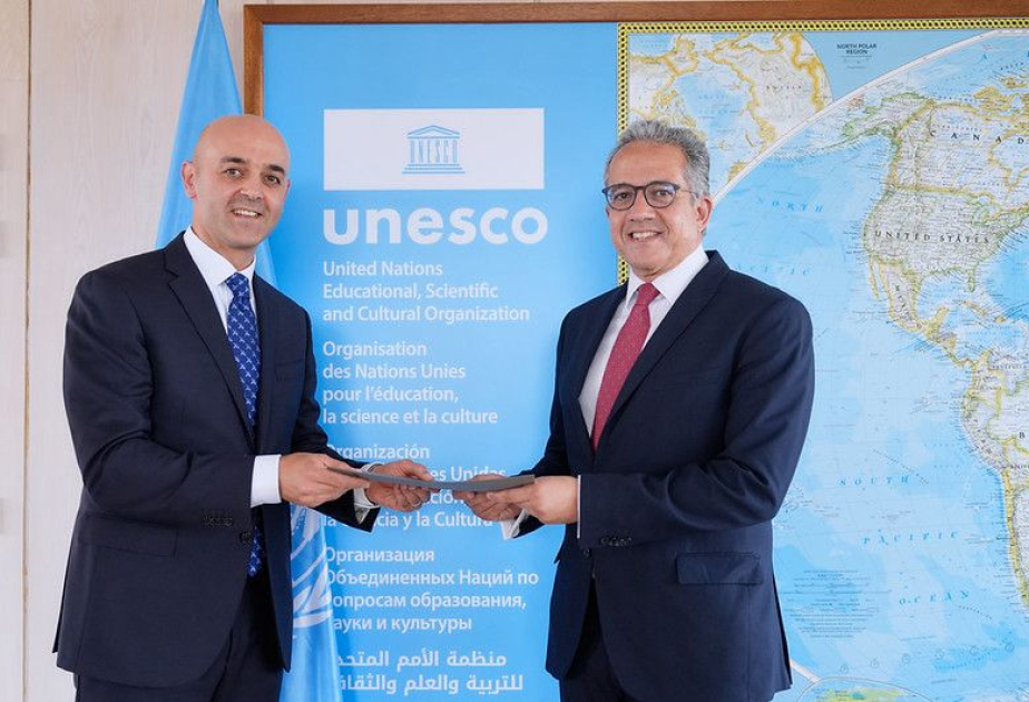 Azerbaijan’s new Permanent Delegate presents credentials to UNESCO Director-General