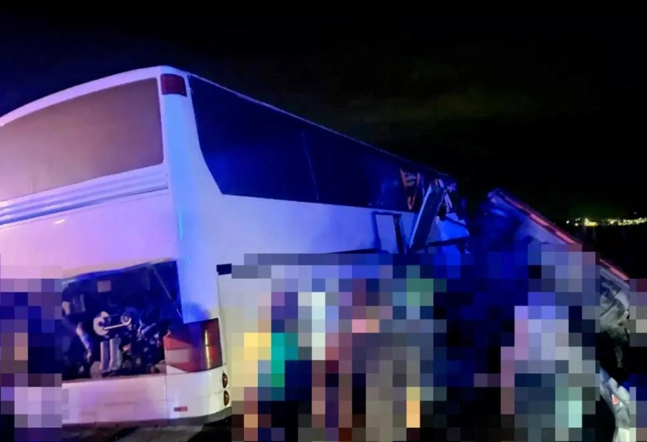 Stavropolda avtobusun iştirakı ilə baş verən yol qəzasında altı nəfər həlak olub