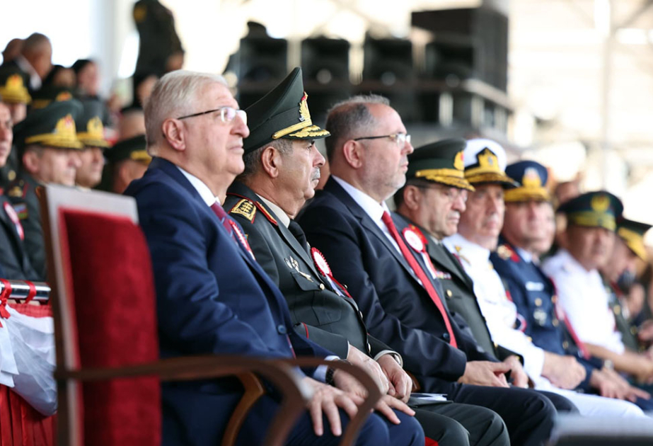 Azərbaycan müdafiə naziri Türkiyədə hərbi məktəblərin buraxılış mərasimlərində iştirak edib