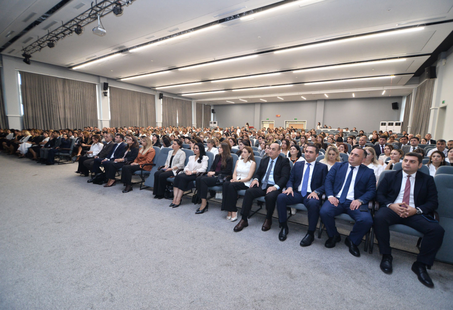 Paytaxt təhsil işçilərinin sentyabr konfransı başlayıb