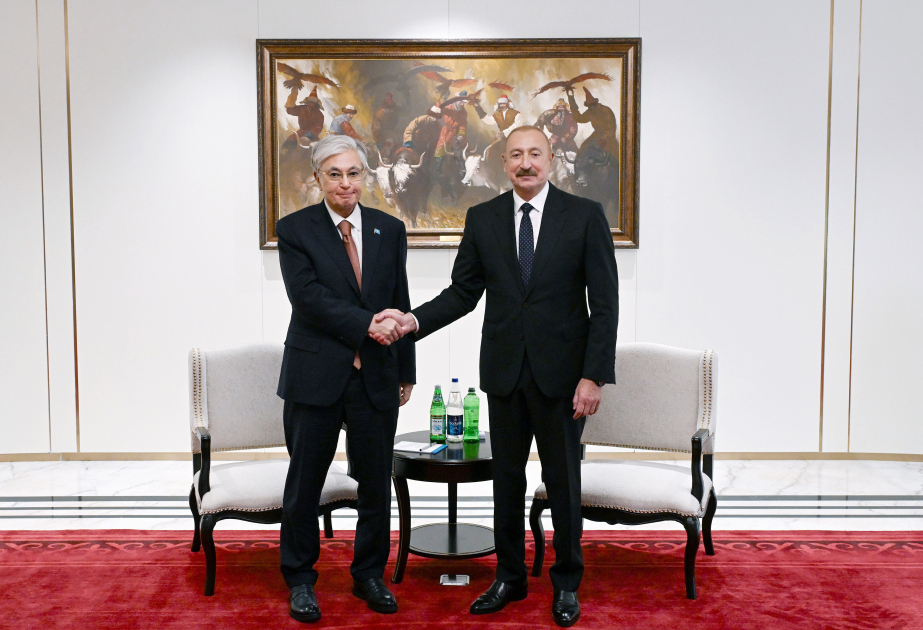 Les présidents Aliyev et Tokaïev se rencontrent à Bichkek