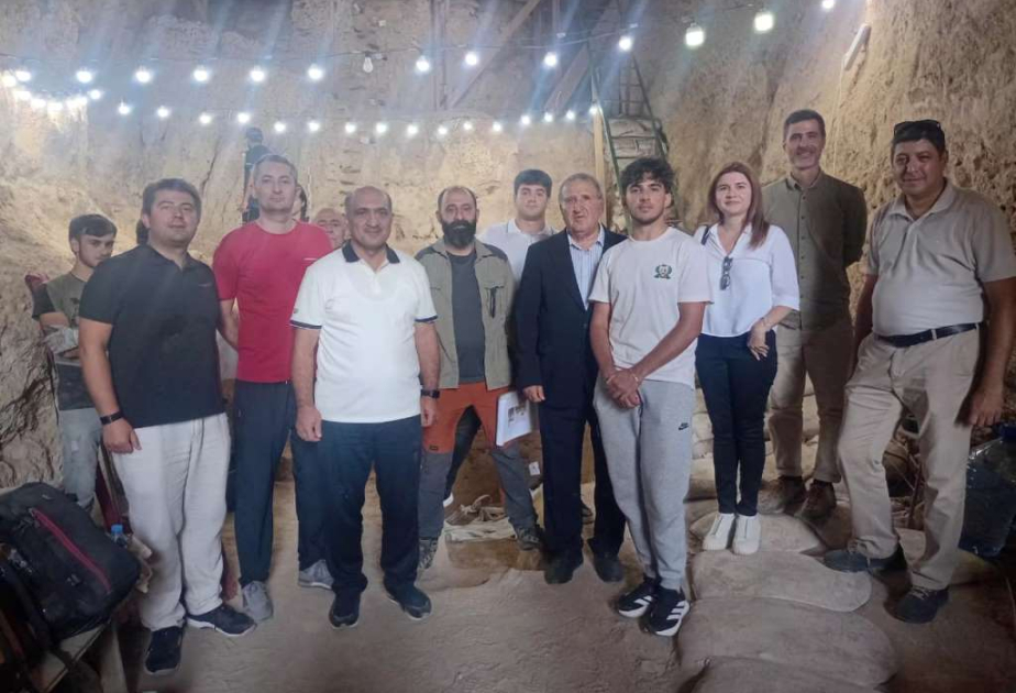 Azıx mağarasında aparılan tədqiqatlarla tanışlıq olub