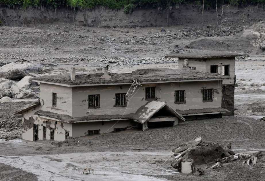 Le bilan des crues soudaines au Népal et en Chine dépasse 1 000 morts