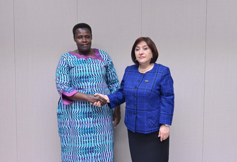 Parlamentssprecherin Sahiba Gafarova trifft Ugandas Vizepräsidentin