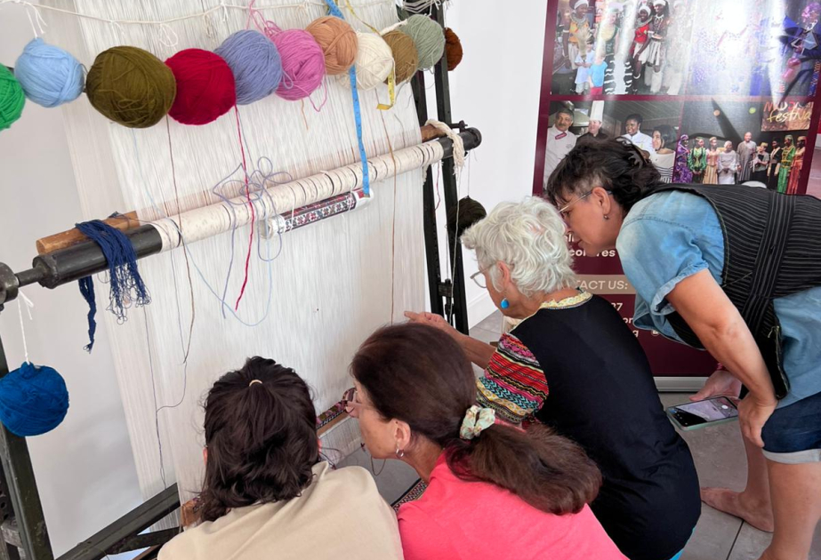 « Le Tapis de la Vie » : à Pau, un projet culturel et solidaire tisse des liens entre les générations
