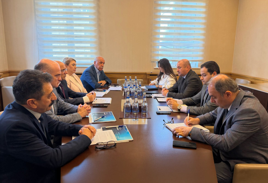 İctimai Şura üzvləri ilə dövlət borcunun idarə edilməsi istiqamətində görülən işlərlə bağlı fikir mübadiləsi aparılıb