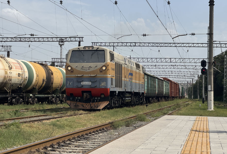 Azerbaijan sends another batch of oil products and transit cargo to Armenia