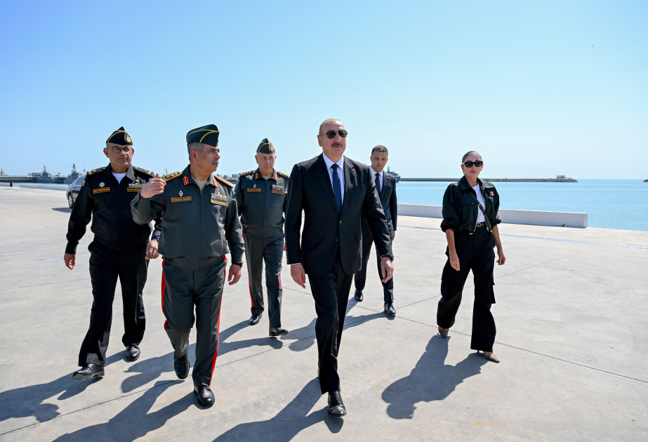 Президент Ильхам Алиев посетил Военно-морские силы