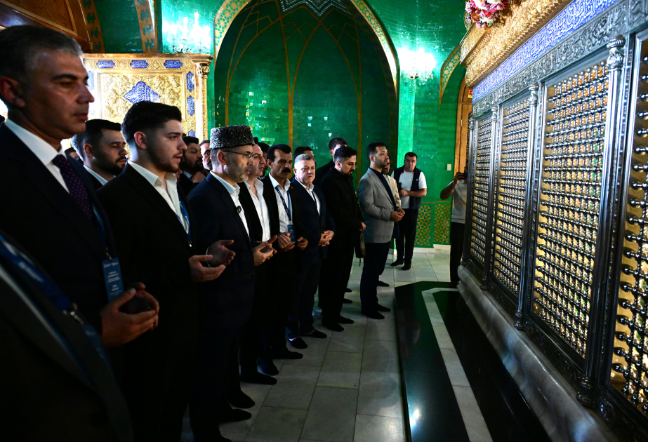 وفد من رجال الدين الأذربيجانيين المقيمين في الخارج يزورون مسجد بيبي هيبت ونصب النصر