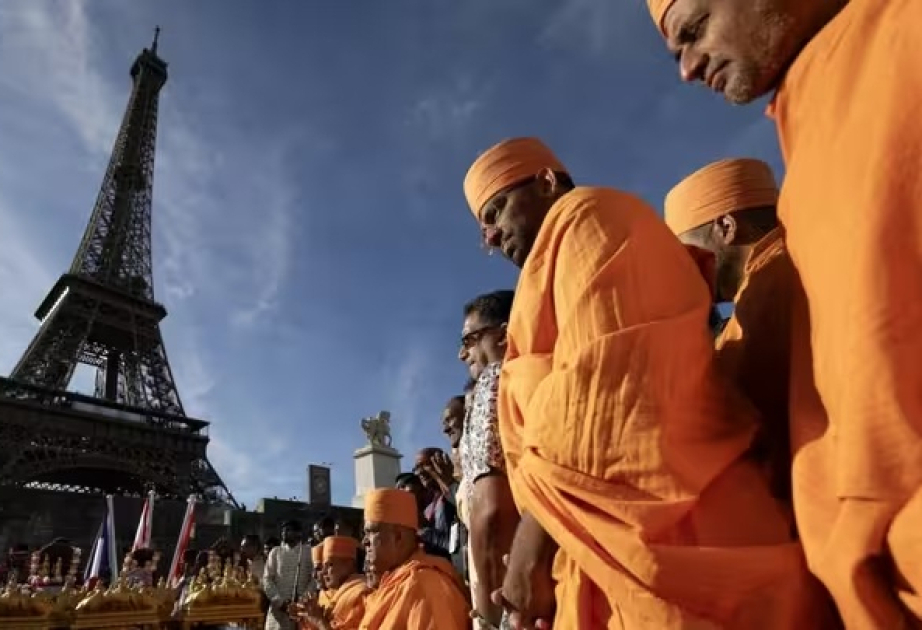 Eiffel Tower shut by staff protest after female workers moved for religious visit