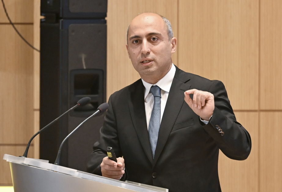 Nazir PISA 2025-də oxu savadlılığı üzrə nəticələr barədə məlumat verib