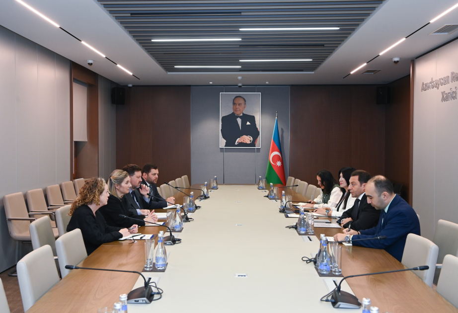 نائب وزير الخارجية الأذربيجاني يجتمع مع القائم بأعمال السفارة الأمريكية لدى أرمينيا