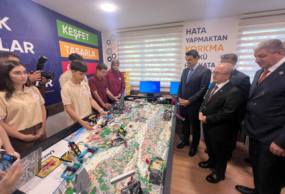 Bakı Türk Anadolu Liseyində Robotik kodlaşdırma laboratoriyası istifadəyə verilib