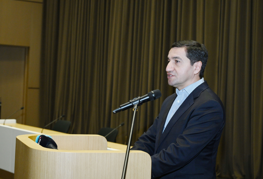 Hikmet Hadjiyev : Depuis 2020, plus de 45 localités ont été reconstruites et mises à la disposition des anciens déplacés internes
