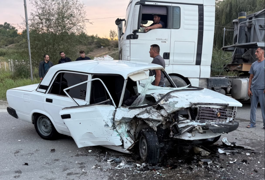 Qubada 2 minik avtomobili toqquşub, 3 nəfər xəsarət alıb VİDEO