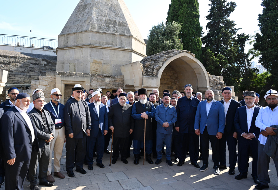 TDT-yə üzv ölkələrin nümayəndələri Seyid Yəhya Bakuvinin türbəsini və Tolerantlıq Evini ziyarət ediblər