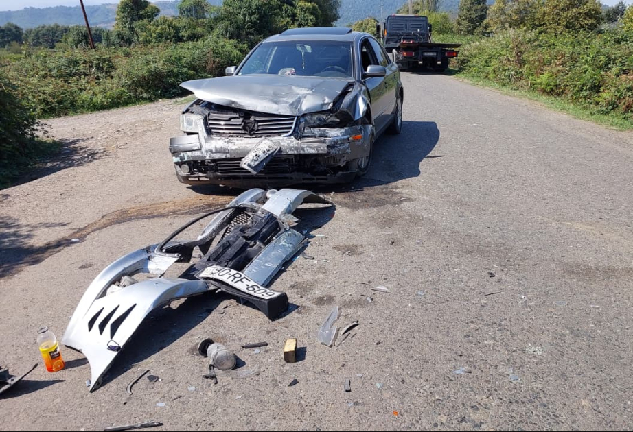 Lənkəranda “Mitsubishi” və “Volkswagen” toqquşub: iki nəfər xəsarət alıb