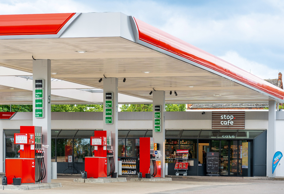 Almaniyada benzinin qiyməti 4 illik maksimumu yeniləyib