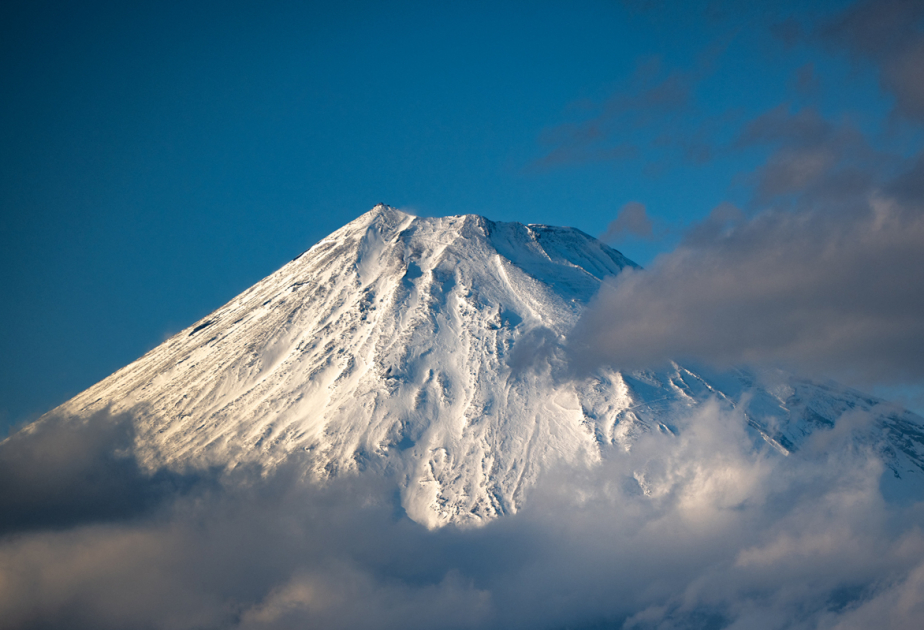 Yamanashi to charge off-season Mt. Fuji climbers for heli rescues