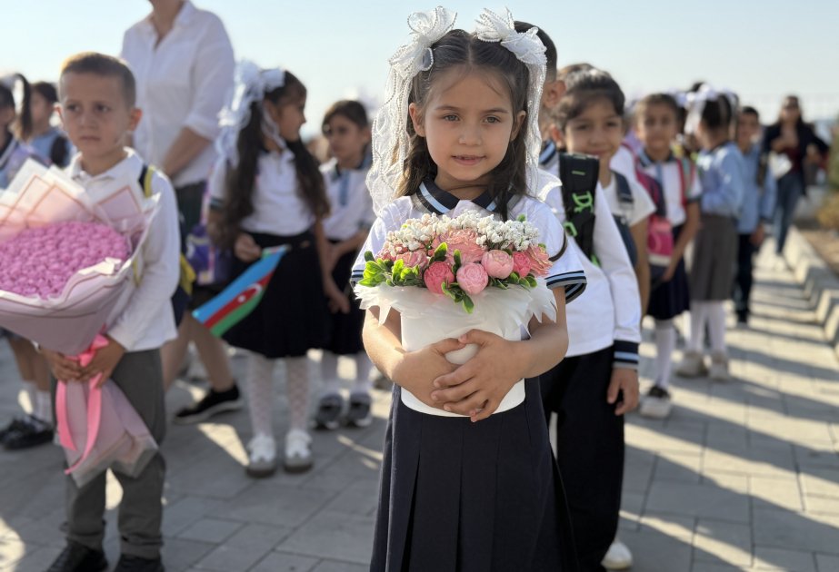 Şükürbəyli kənd tam orta məktəbində 33 ildən sonra ilk zəng çalınıb FOTOLAR
