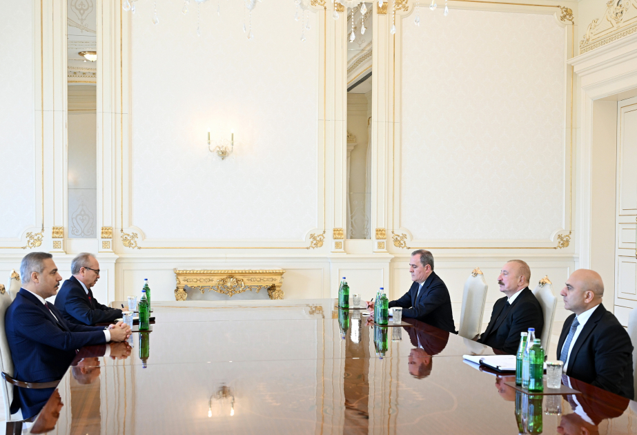 Le président Ilham Aliyev reçoit le ministre turc des Affaires étrangères