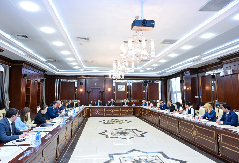 Milli Məclisin Hüquq siyasəti və dövlət quruculuğu komitəsinin payız sessiyasında ilk iclası keçirilib
