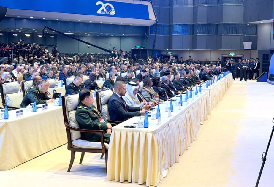 Müdafiə naziri 13-cü Pekin Syanşan Forumunda iştirak edib